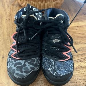 Nike Kybrid S2 size 11C